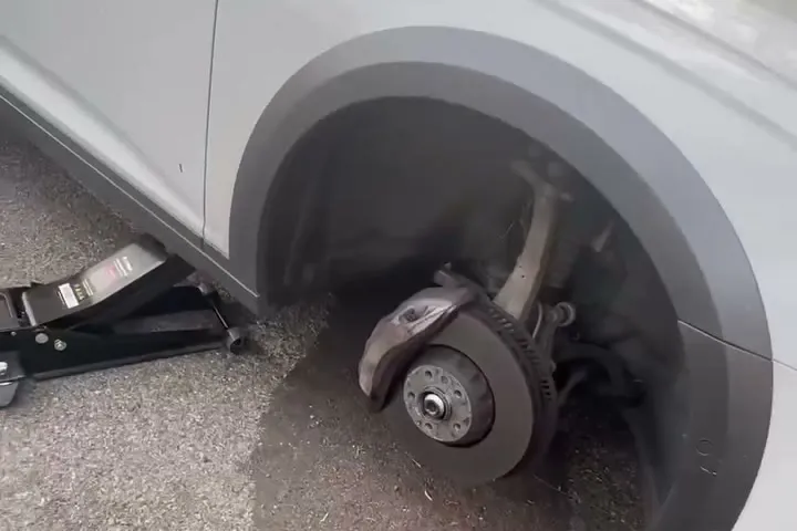 Outil prêt pour une intervention pneu sur place