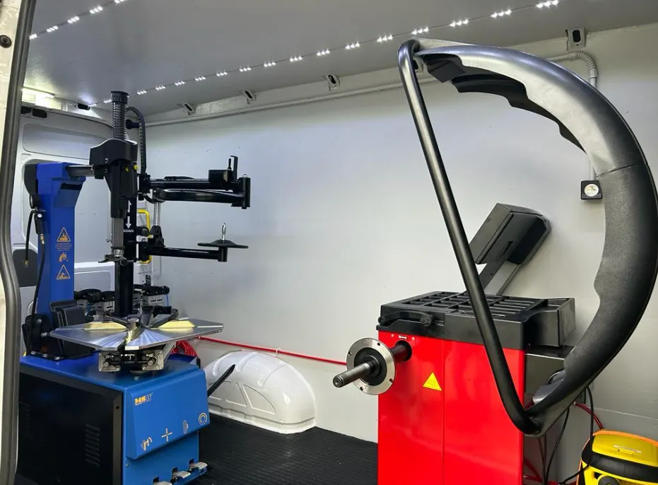 Matériel d’atelier mobile pour montage et équilibrage