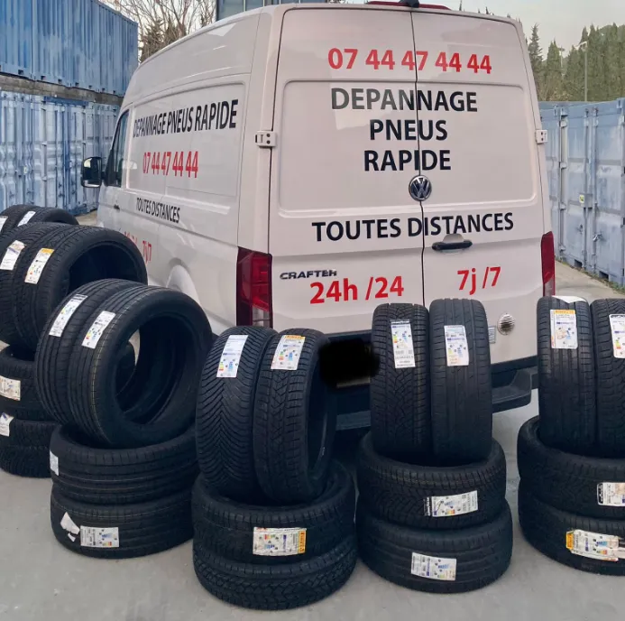 Véhicule mobile DPPNEUS06 équipé pour le dépannage pneu